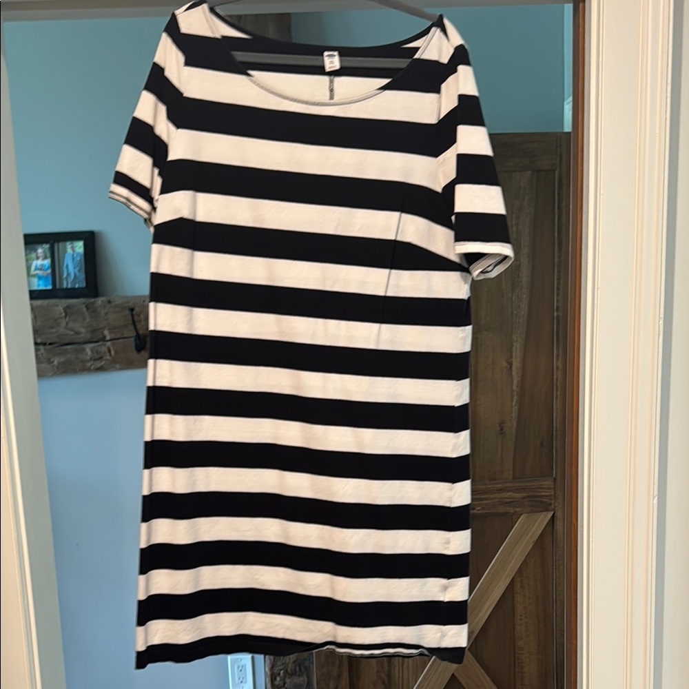 Old Navy Black and White Top